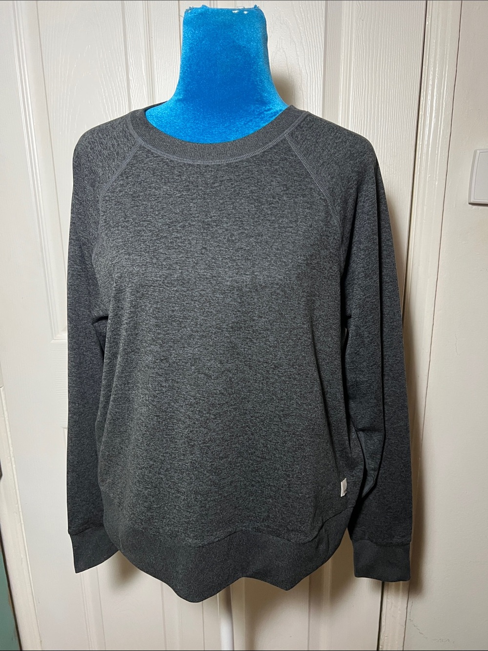 NWOT Vuori Halo Crew Sweatshirt Gray women’s Small